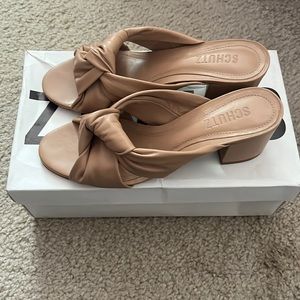 Schutz Mindy Mid Block heel honey beige 7